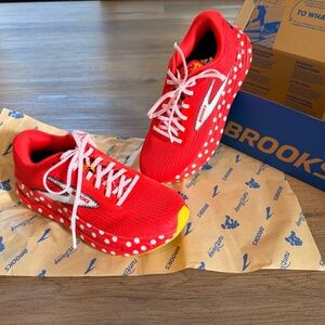 NEW Brooks RunDisney Ghost Max 2 Minnie Mouse Women’s Running Shoes - Size 8
